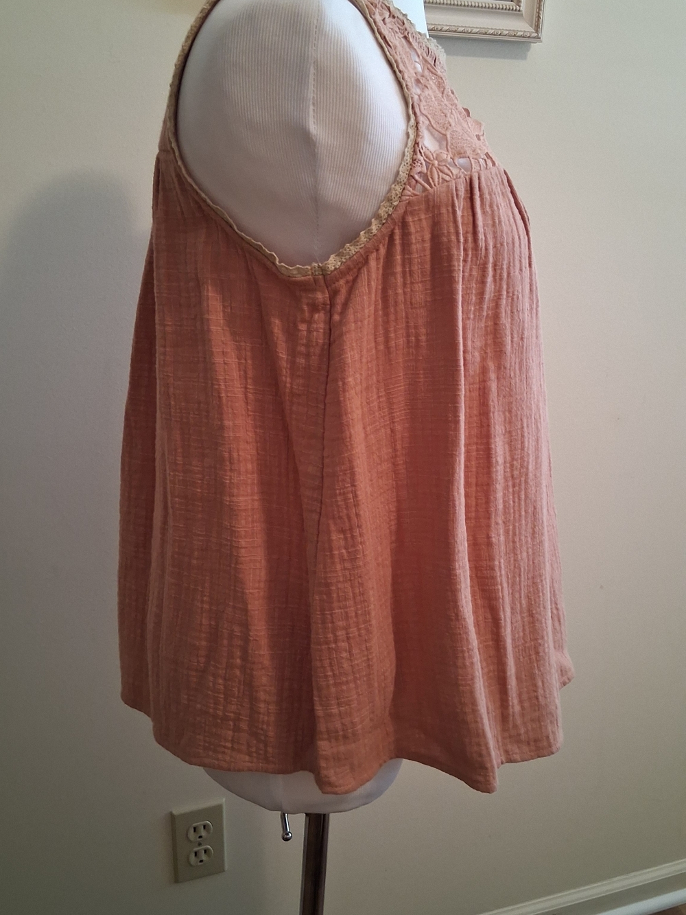 Hem & T H READ Sleeveless Lace Yoke Camisole Top in Blush Peach SMALL NWT - Picture 5 of 13